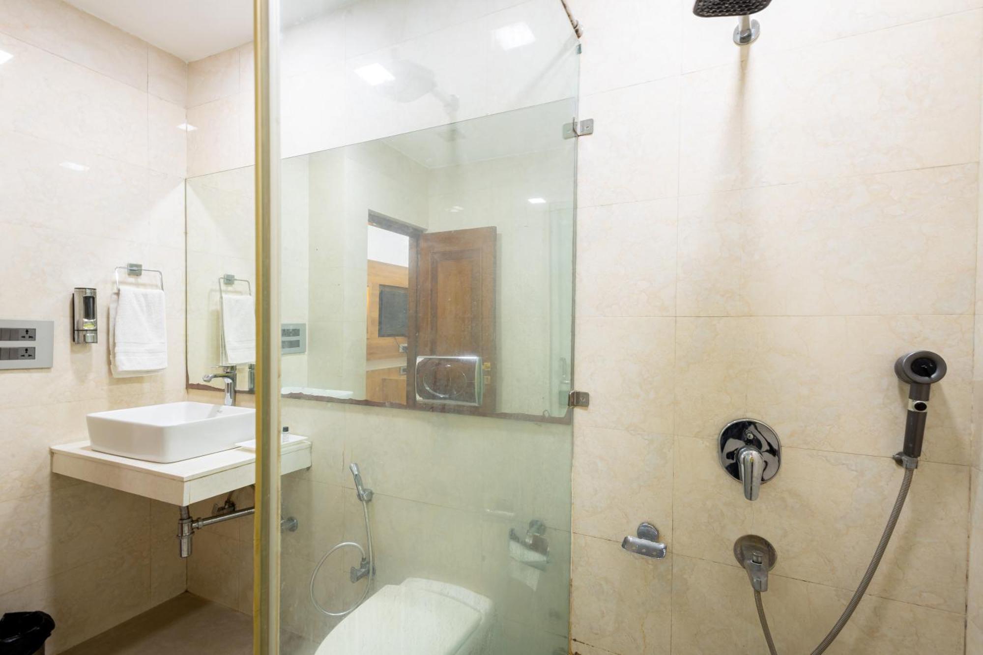 Hotel Panickers Residency - Ajmal Khan Market Near Karol Bagh Metro Delhi  Esterno foto
