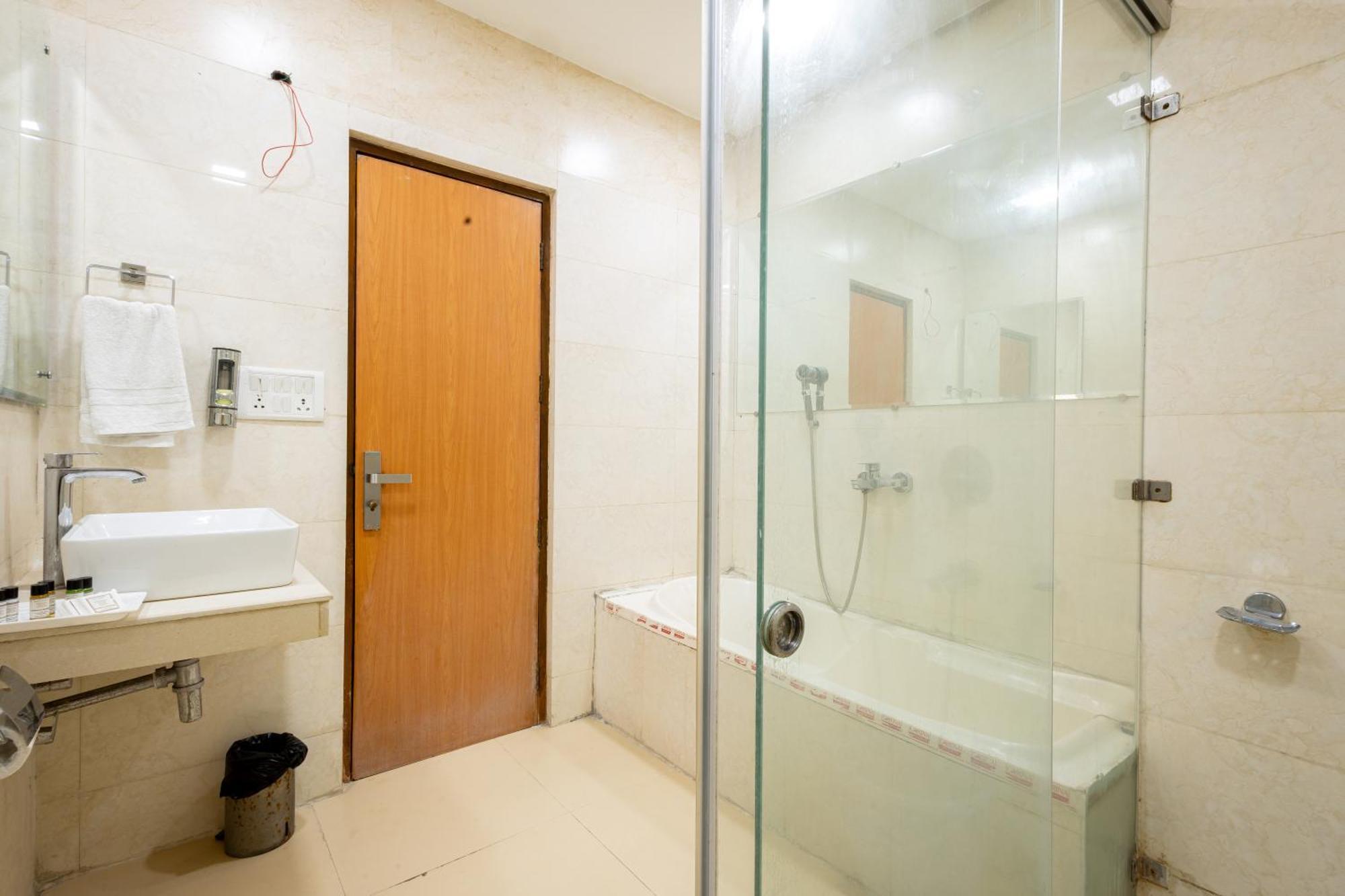 Hotel Panickers Residency - Ajmal Khan Market Near Karol Bagh Metro Delhi  Esterno foto