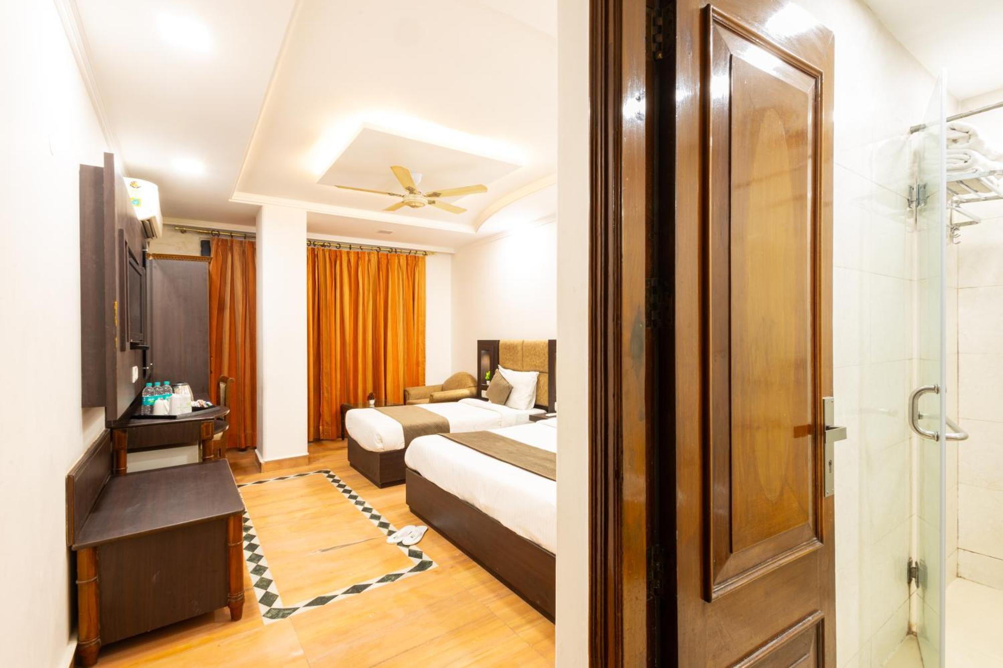 Hotel Panickers Residency - Ajmal Khan Market Near Karol Bagh Metro Delhi  Esterno foto